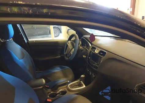 2011 Chrysler 200 Touring z USA, uszkodzony, nr VIN 1C3BC1FG5BN511109